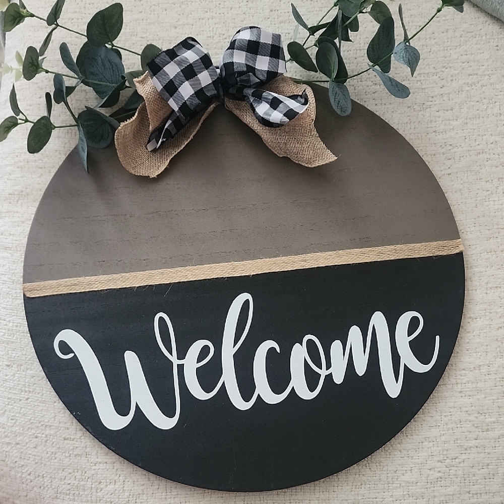 Charming Black and Gray Welcome Sign with Bow